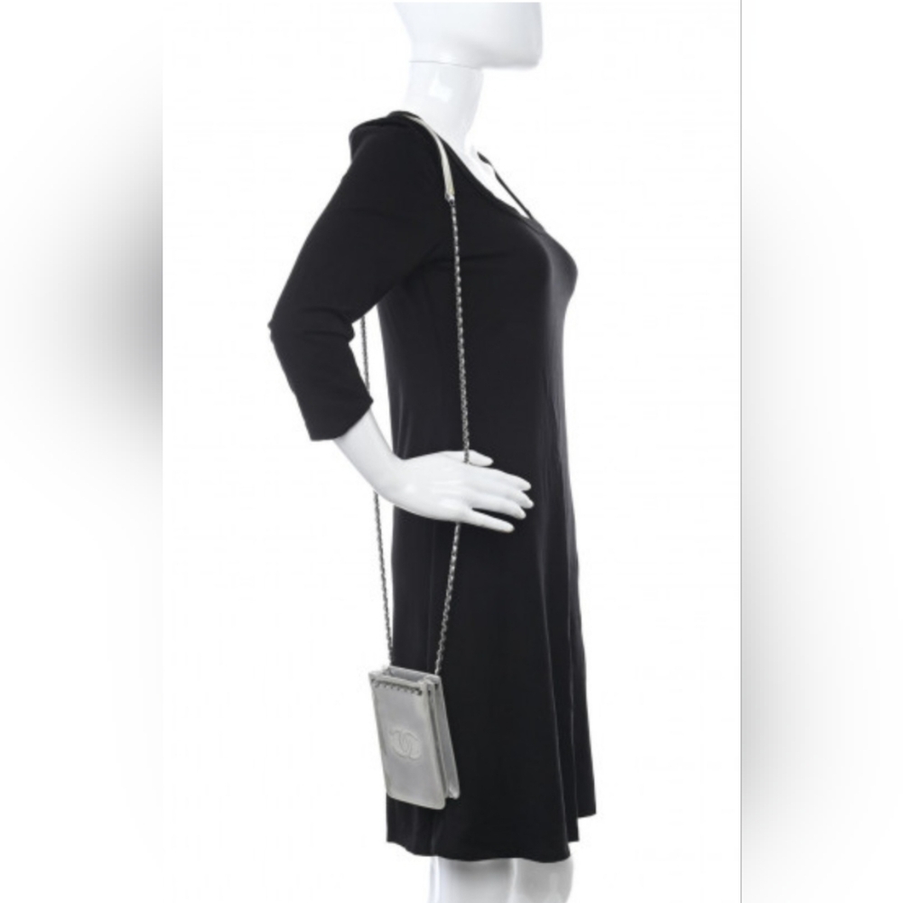 Chanel Silver Patent CC Crossbody phone holder Ruthenium hardware - Picture 2 of 12